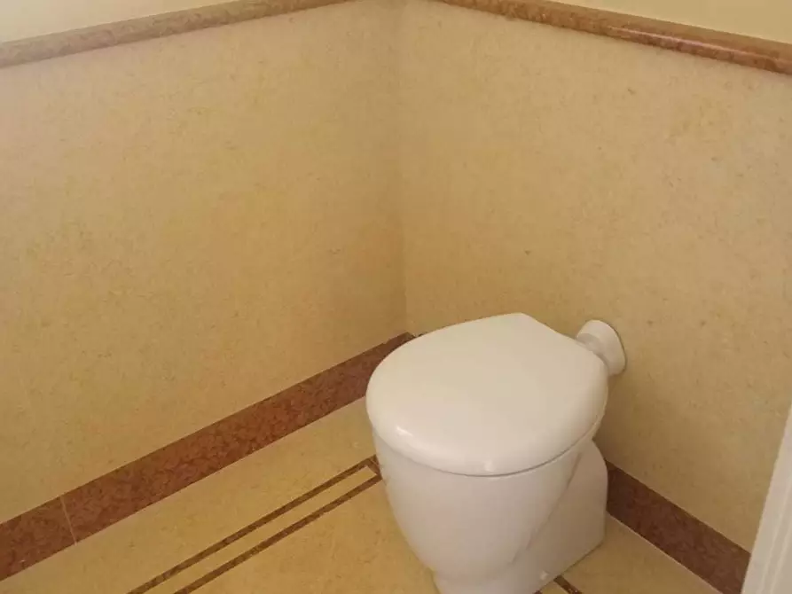 Immagine 31 di Pentalocale in vendita  in Strada Milius - Ronsaglia 14 a Moncalieri