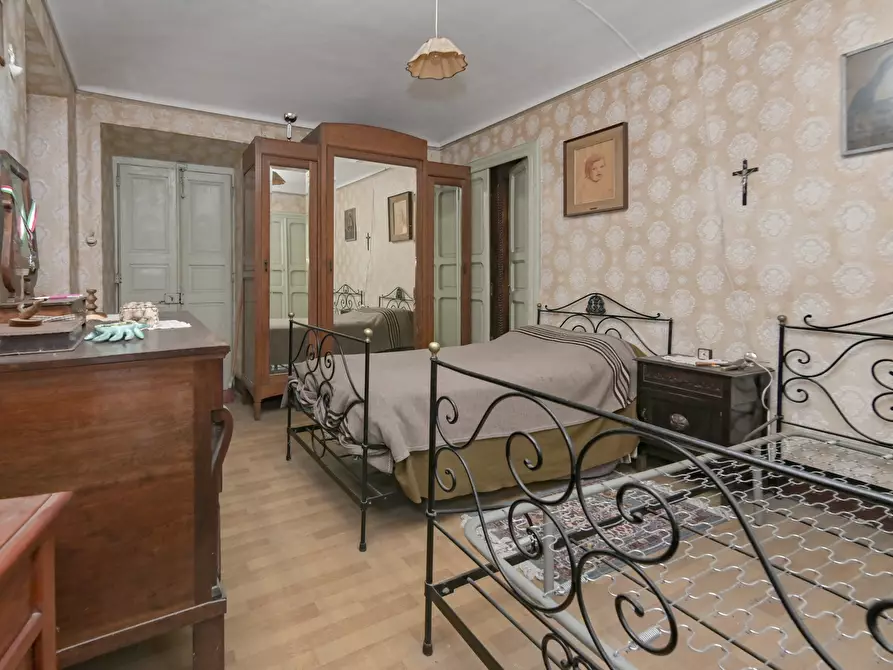 Immagine 38 di Pentalocale in vendita  in via torino 4 a Lemie