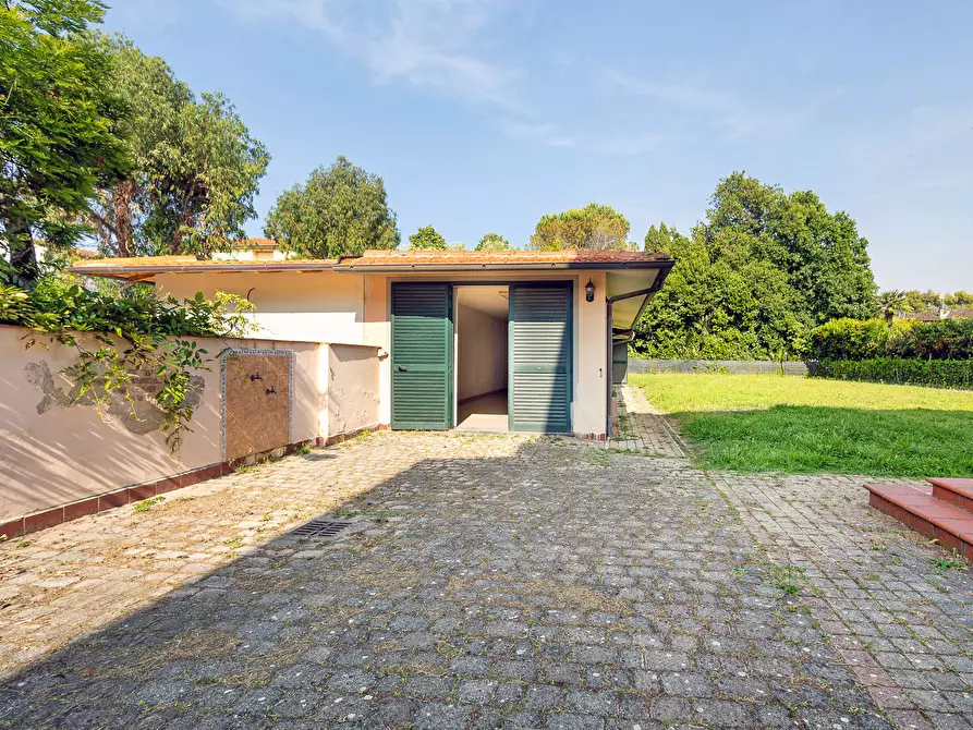 Immagine 5 di Villa in vendita  a Pisa