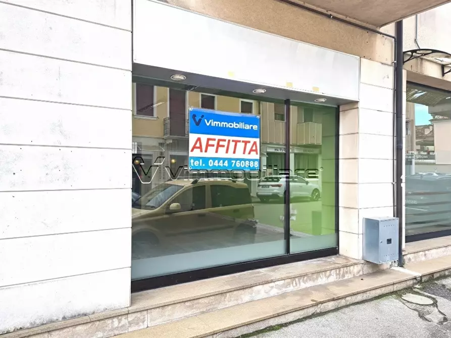 Immagine 1 di Locale commerciale in affitto  in Via Roma a Noventa Vicentina