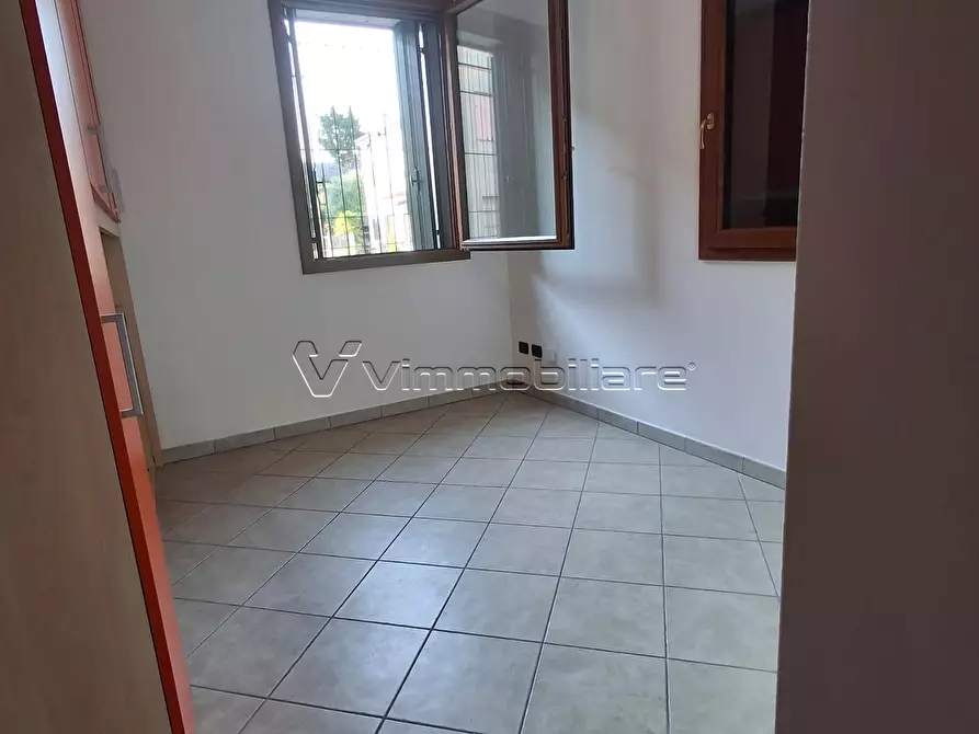 Immagine 6 di Trilocale in affitto  a Poiana Maggiore