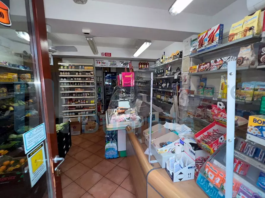 Immagine 7 di Locale commerciale in vendita  a Zola Predosa