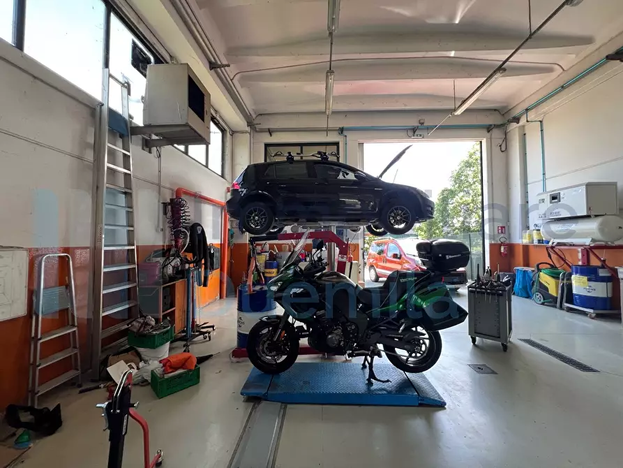 Immagine 6 di Attività artigianale in vendita  a Imola