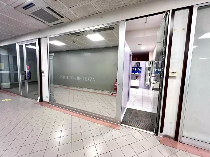 Immagine 17 di Attività artigianale in vendita  a Bologna