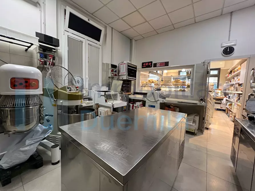 Immagine 11 di Attività artigianale in vendita  a Bologna