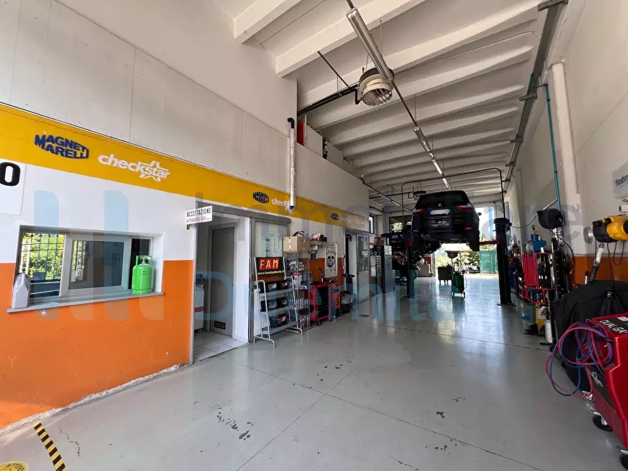 Immagine 12 di Attività artigianale in vendita  a Imola