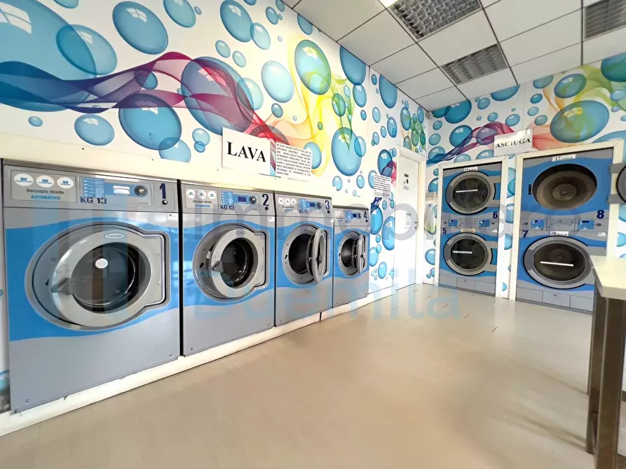 Immagine 27 di Attività artigianale in vendita  a Bologna