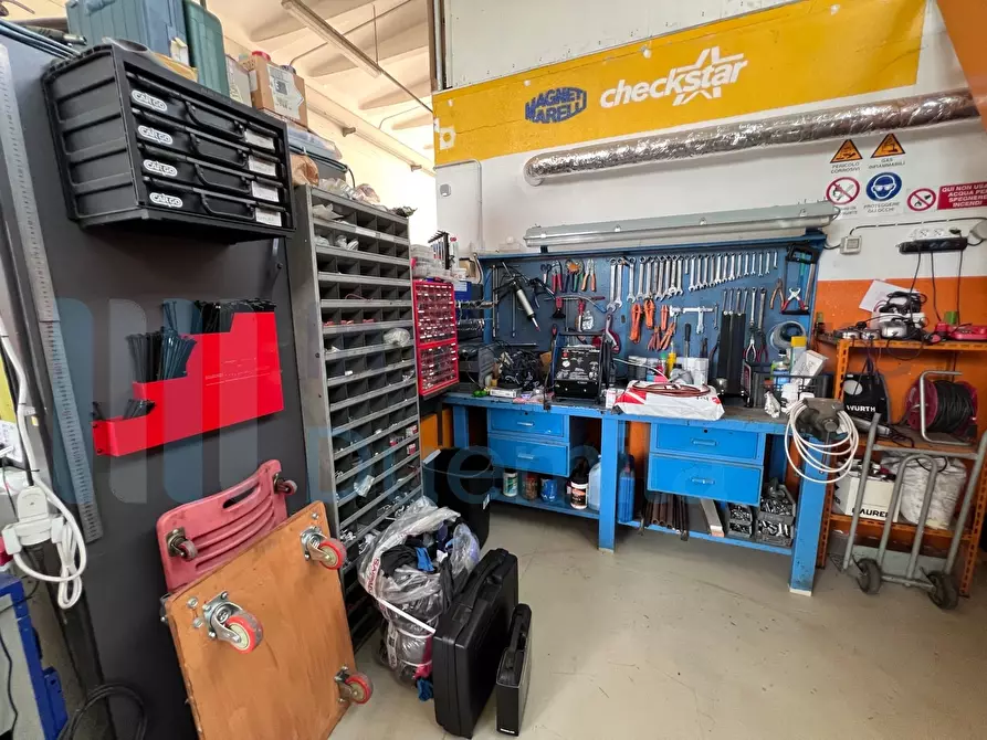 Immagine 7 di Attività artigianale in vendita  a Imola