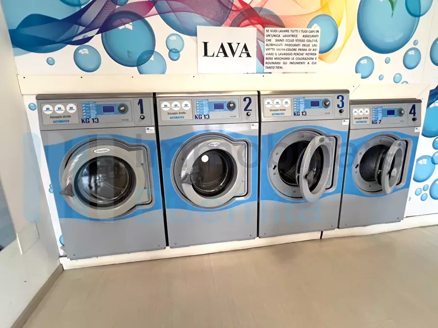 Immagine 28 di Attività artigianale in vendita  a Bologna