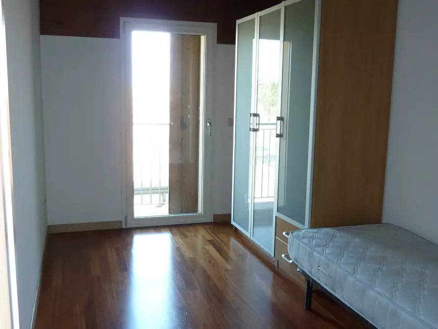 Immagine 4 di Mansarda in affitto  a Desenzano Del Garda