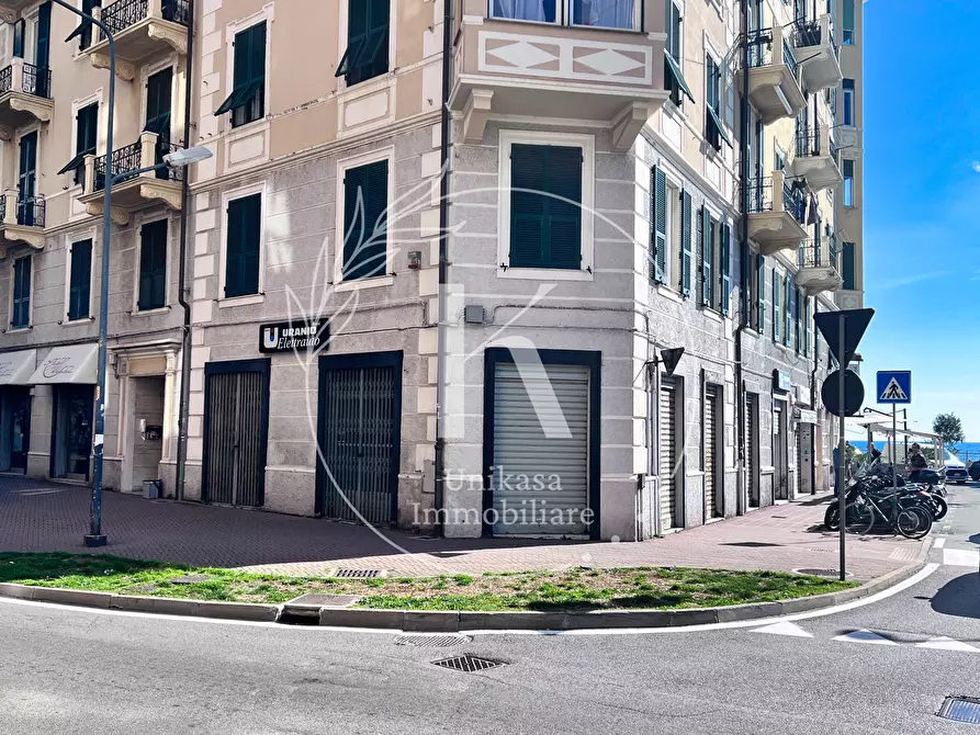 Immagine 1 di Locale commerciale in vendita  in Corso Vittorio Veneto a Savona
