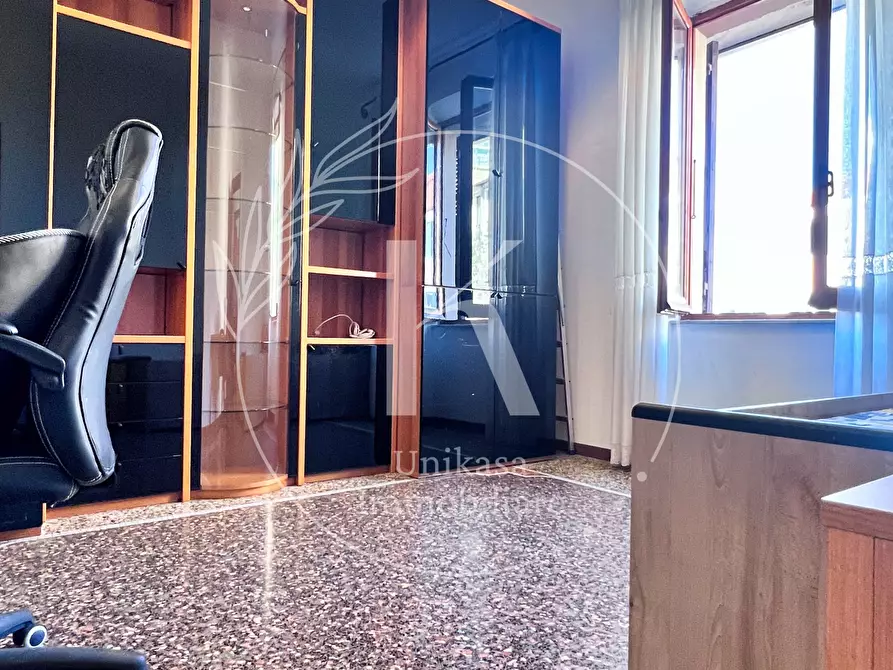 Immagine 12 di Pentalocale in vendita  in Via Santorre di Santarosa a Savona