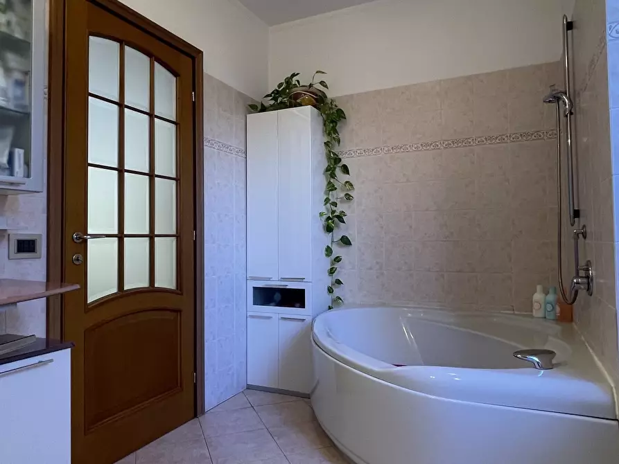 Immagine 14 di Quadrilocale in vendita  in Via Nicolò Cesare Garroni a Savona