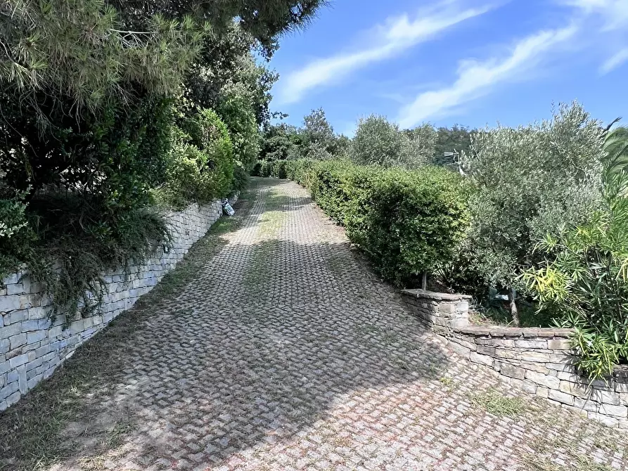 Immagine 17 di Villa in vendita  in Via Alla Strà a Savona