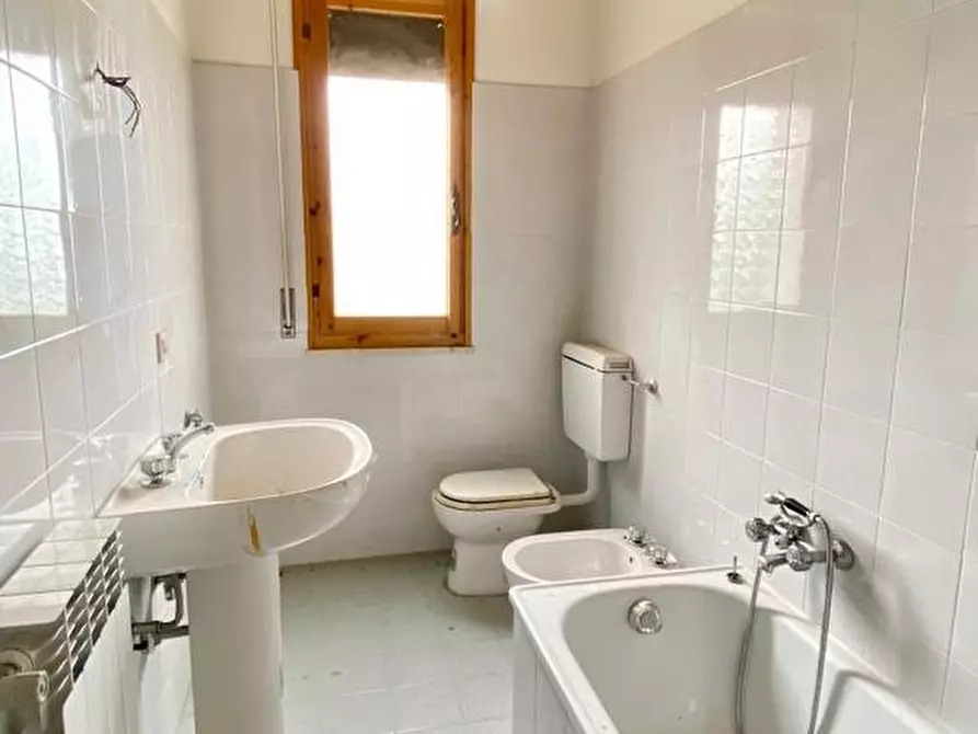 Immagine 9 di Bilocale in vendita  a Urbe