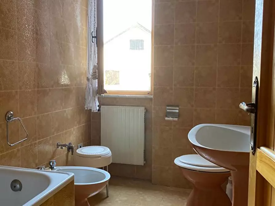Immagine 18 di Porzione di casa in vendita  a Urbe