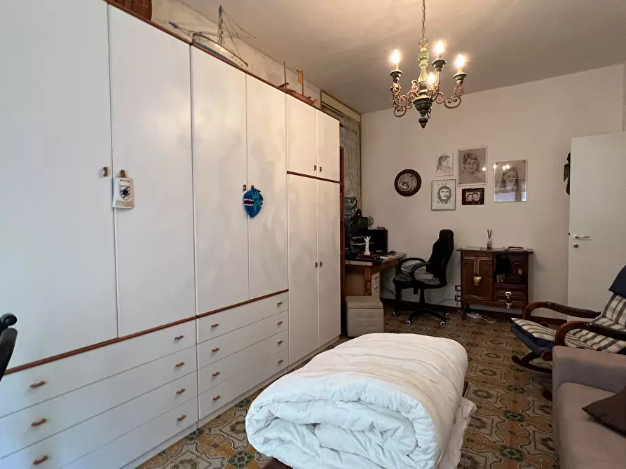 Immagine 15 di Pentalocale in vendita  a Urbe