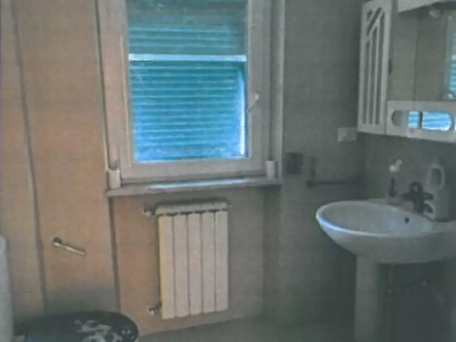 Immagine 6 di Pentalocale in vendita  in Via Brigate Partigiane 192 a Follo