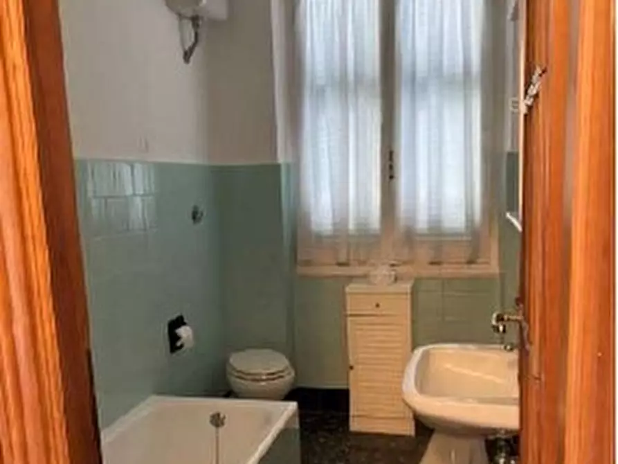 Immagine 10 di Pentalocale in vendita  in Via Petronio 138 a Sestri Levante