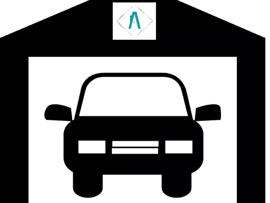 Immagine 2 di Garage in vendita  in Via Montelungo 2 a Genova