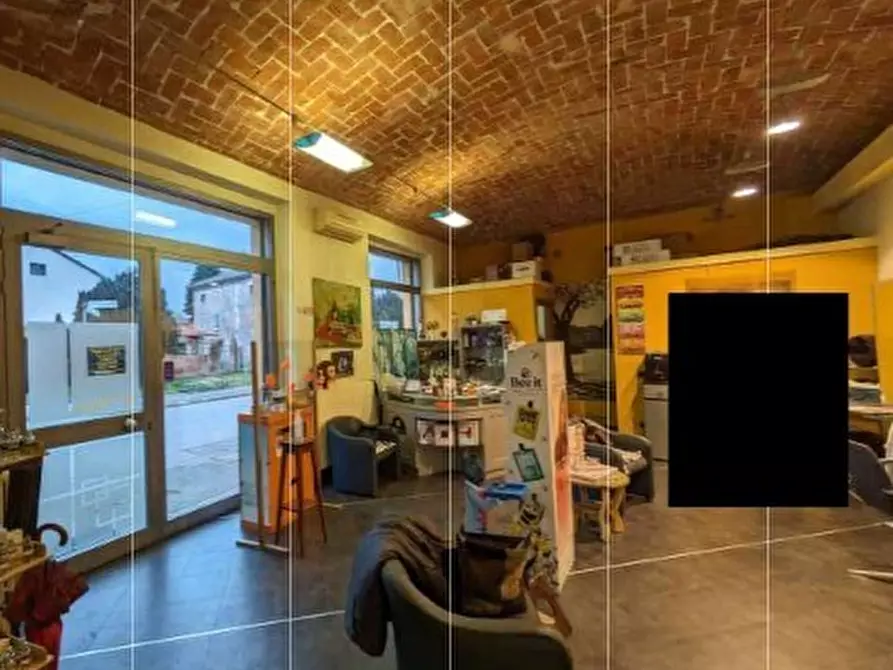Immagine 5 di Locale commerciale in vendita  in Strada Comunale 32 a Alessandria