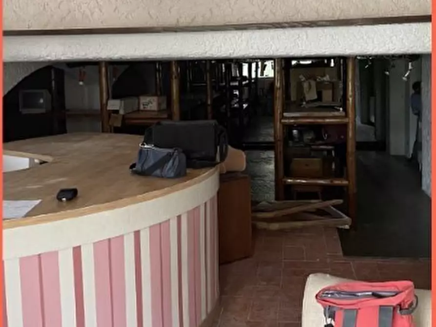 Immagine 4 di Locale commerciale in vendita  in Viale Emanuele Razzetti 29 a Santo Stefano D'aveto