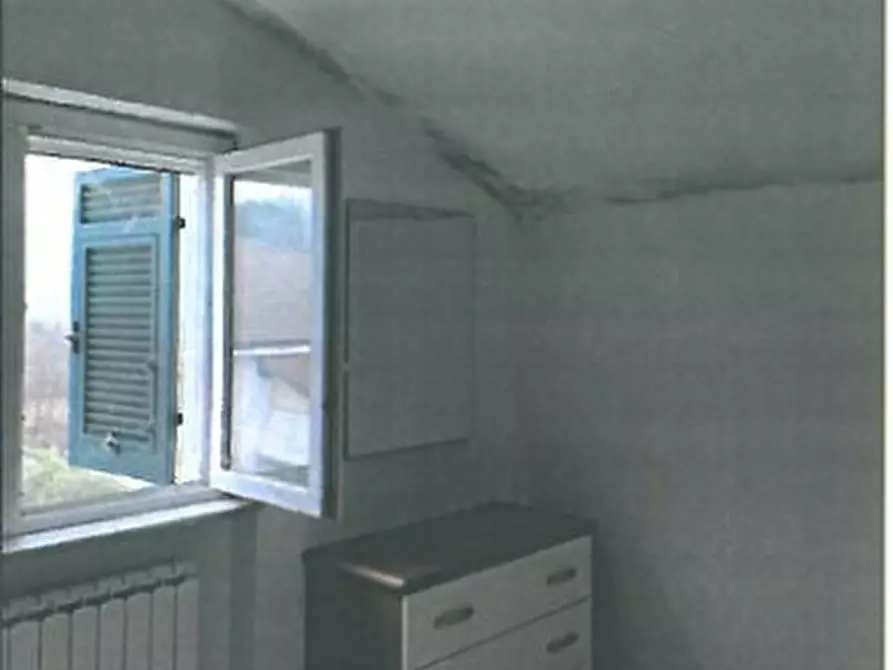 Immagine 5 di Pentalocale in vendita  in Via Brigate Partigiane 192 a Follo