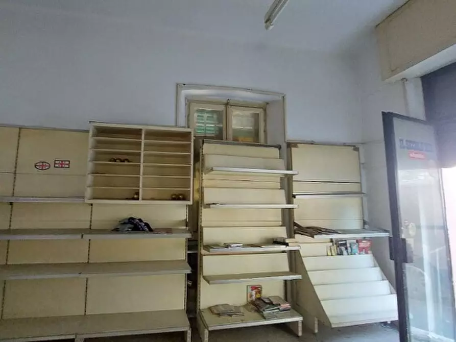 Immagine 6 di Locale commerciale in vendita  in Via Asiago 1 R a Genova