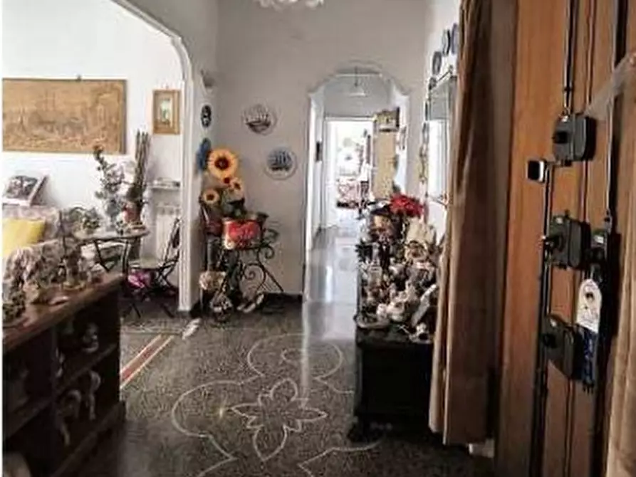 Immagine 5 di Pentalocale in vendita  in Via Antonio Cantore 29 a Genova