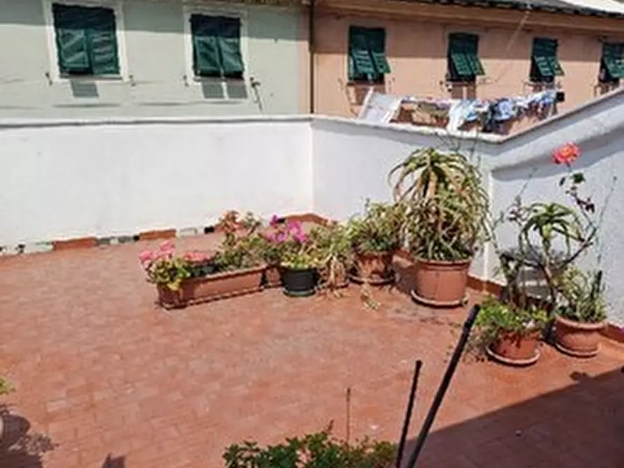 Immagine 9 di Pentalocale in vendita  in Via Ursone da Sestri 16 a Genova