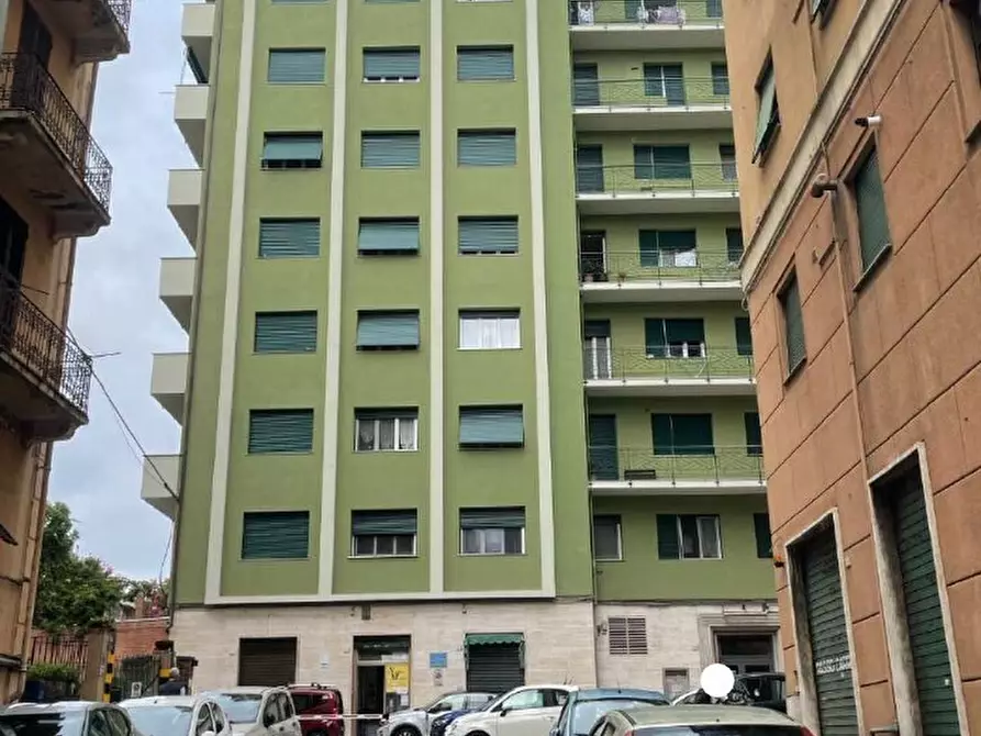 Immagine 1 di Pentalocale in vendita  in Via La Spezia 4 a Genova