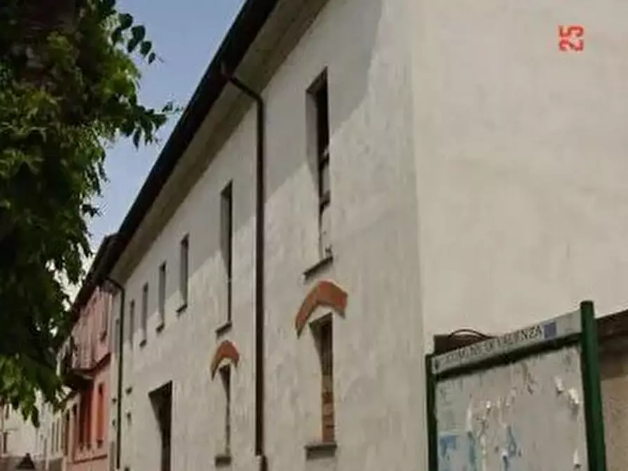 Immagine 3 di Casa indipendente in vendita  in Viale Vicenza 24 a Valenza
