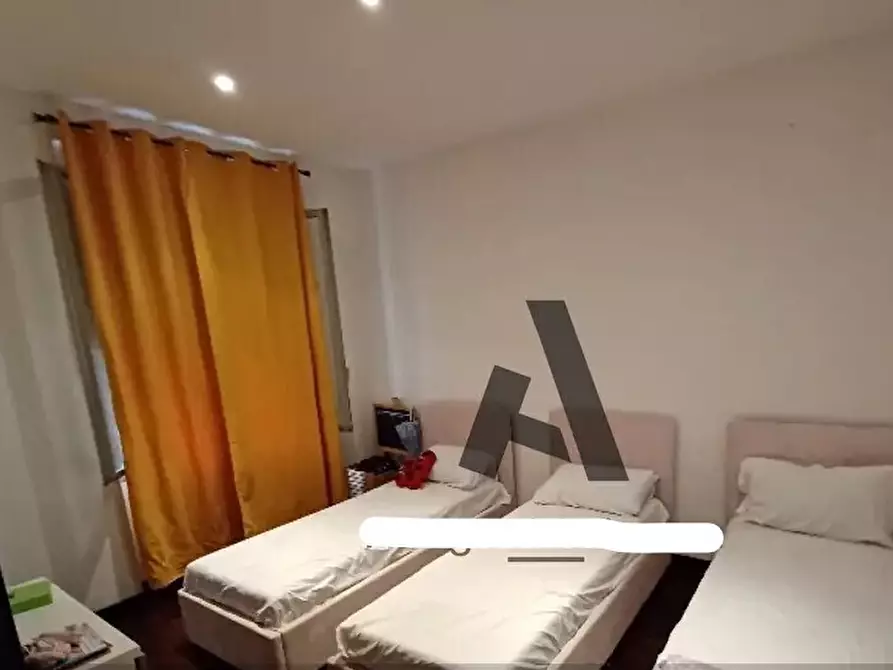 Immagine 8 di Pentalocale in vendita  in Via Sampierdarena 103 a Genova