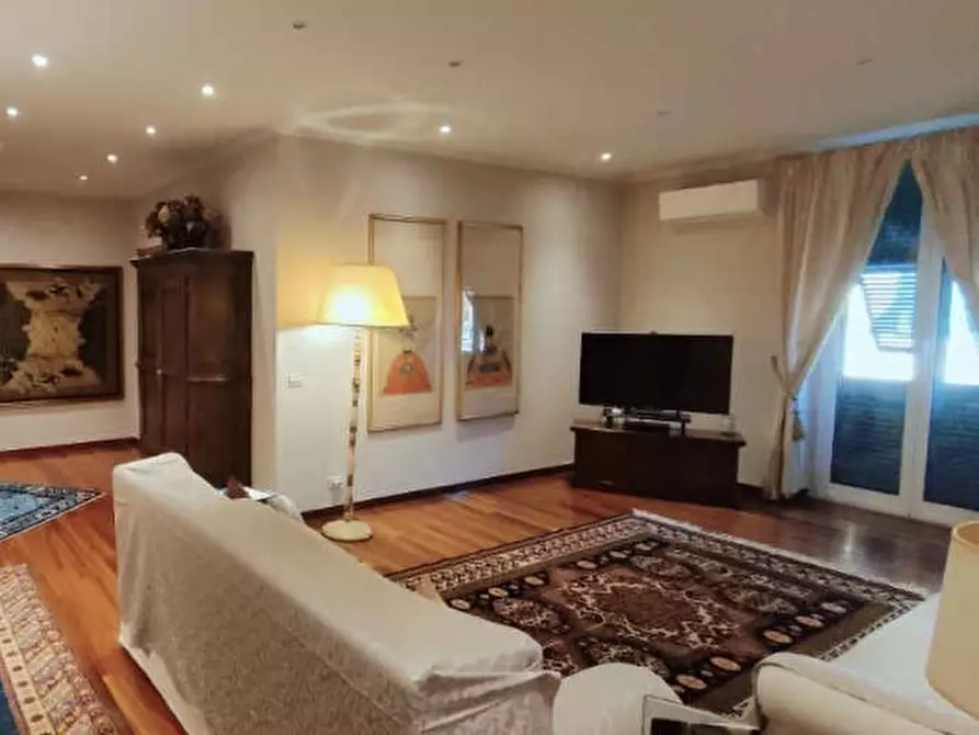 Immagine 3 di Pentalocale in vendita  in Via Paolo Giacometti 10 a Genova