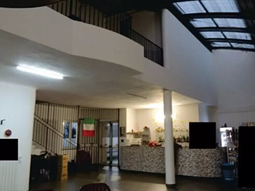 Immagine 4 di Locale commerciale in vendita  in Via Pierino Negrotto Cambiaso 67 a Genova