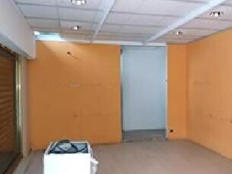 Immagine 4 di Locale commerciale in vendita  in Via Cirano Bellotto 21R a Quiliano