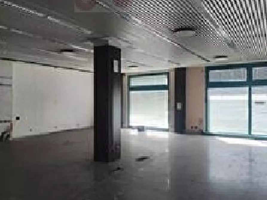 Immagine 3 di Locale commerciale in vendita  in Via Armando Diaz 83R a Quiliano