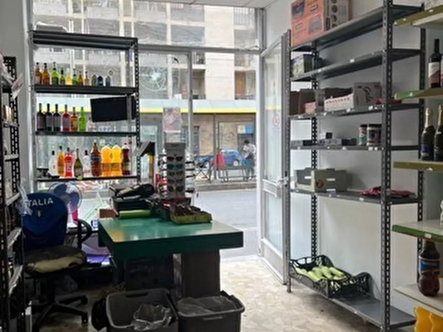 Immagine 4 di Locale commerciale in vendita  in Corso Giulio Cesare 39 bis/E a Torino