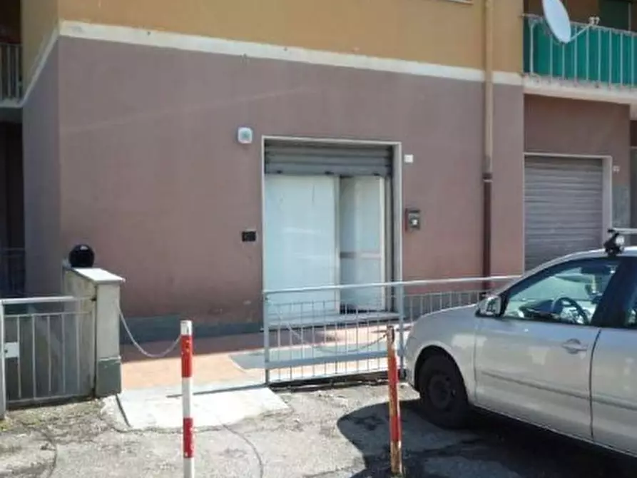 Immagine 1 di Locale commerciale in vendita  in Via di Creto 15 R a Genova