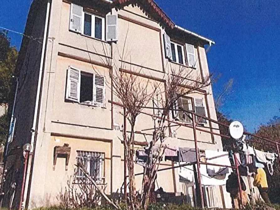 Immagine 1 di Pentalocale in vendita  in Via Pino di Murta 9 a Genova