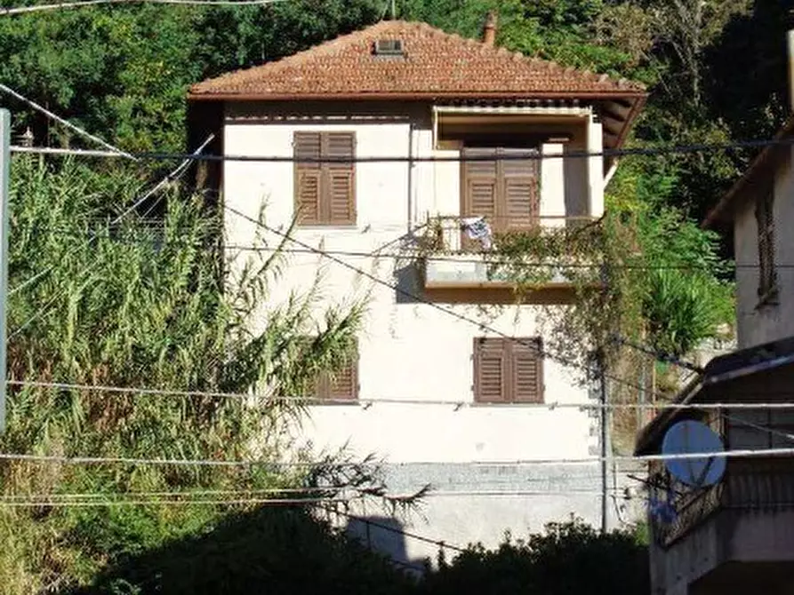 Immagine 1 di Villa in vendita  in Piazza Guglielmo Marconi 28 a Sant'olcese