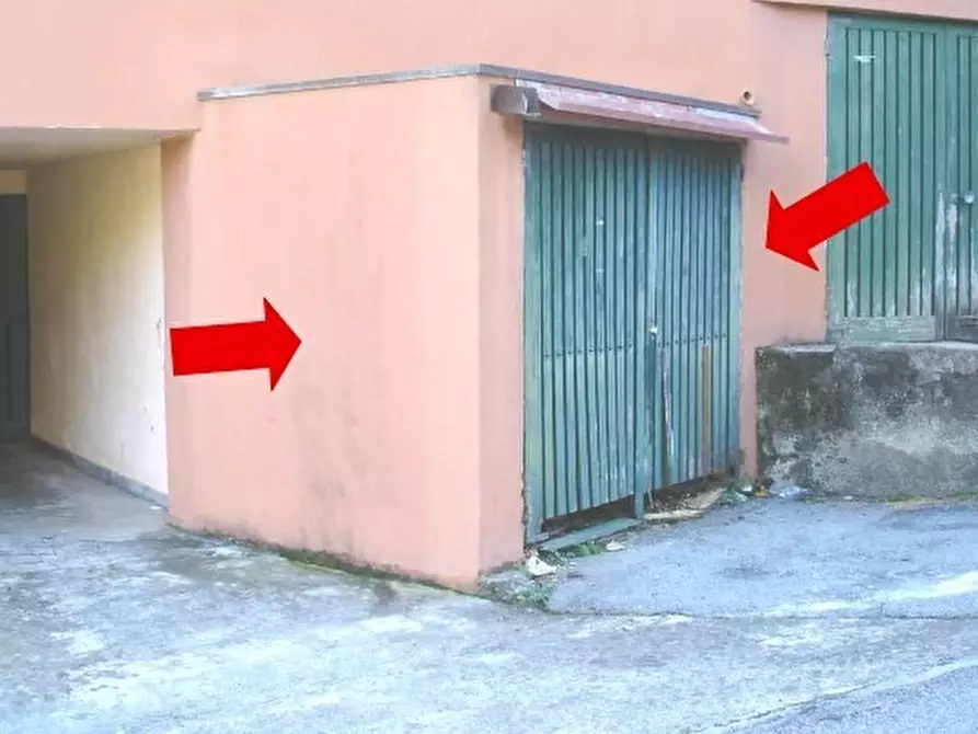 Immagine 5 di Garage in vendita  in Via del Roccolo 37/24 a Genova