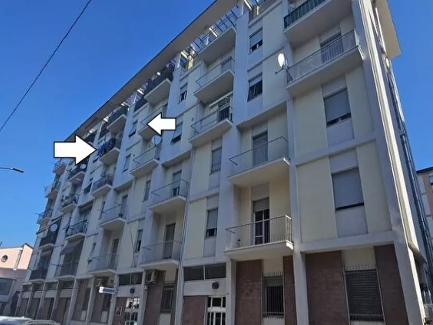 Immagine 1 di Pentalocale in vendita  in Via Ugo Foscolo 128/7 a La Spezia