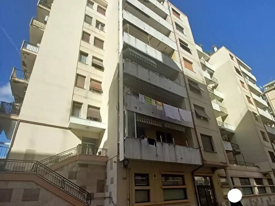 Immagine 1 di Pentalocale in vendita  in Via Walter Fillak 42 a Genova
