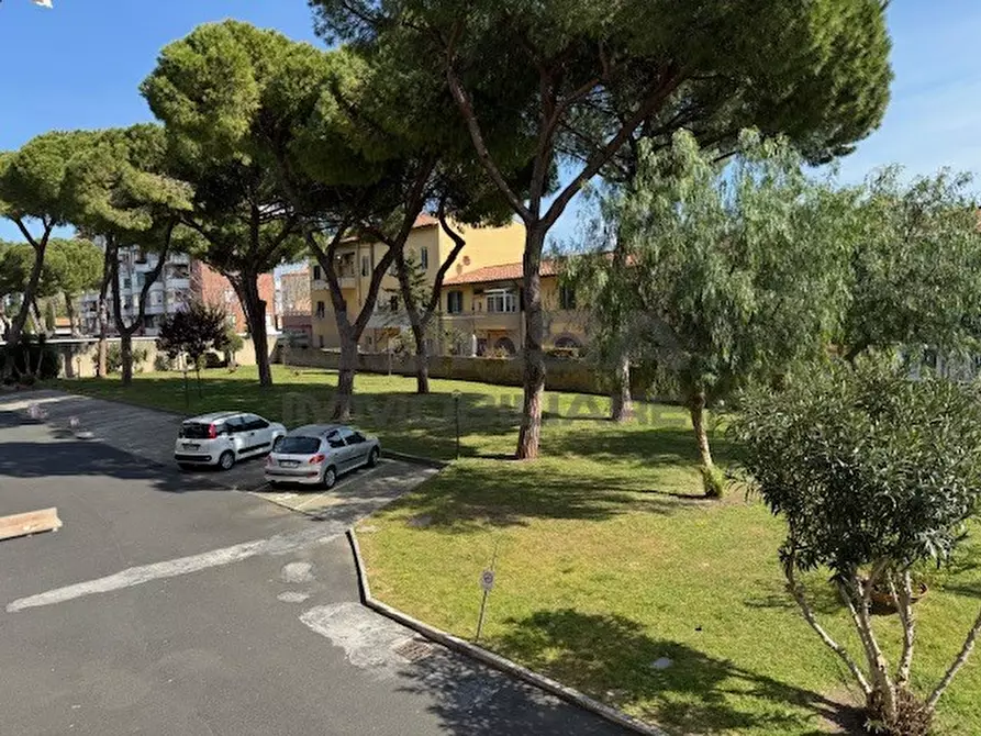 Immagine 2 di Quadrilocale in vendita  in Via della Bastia a Livorno