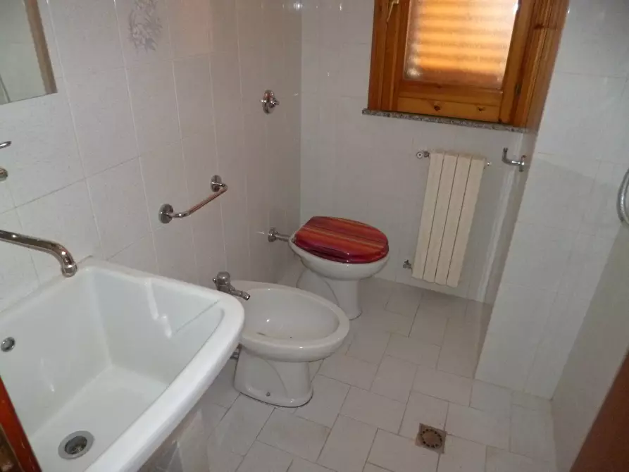 Immagine 13 di Pentalocale in vendita  a Ragusa