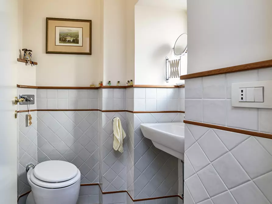 Immagine 17 di Casa indipendente in vendita  a Ragusa