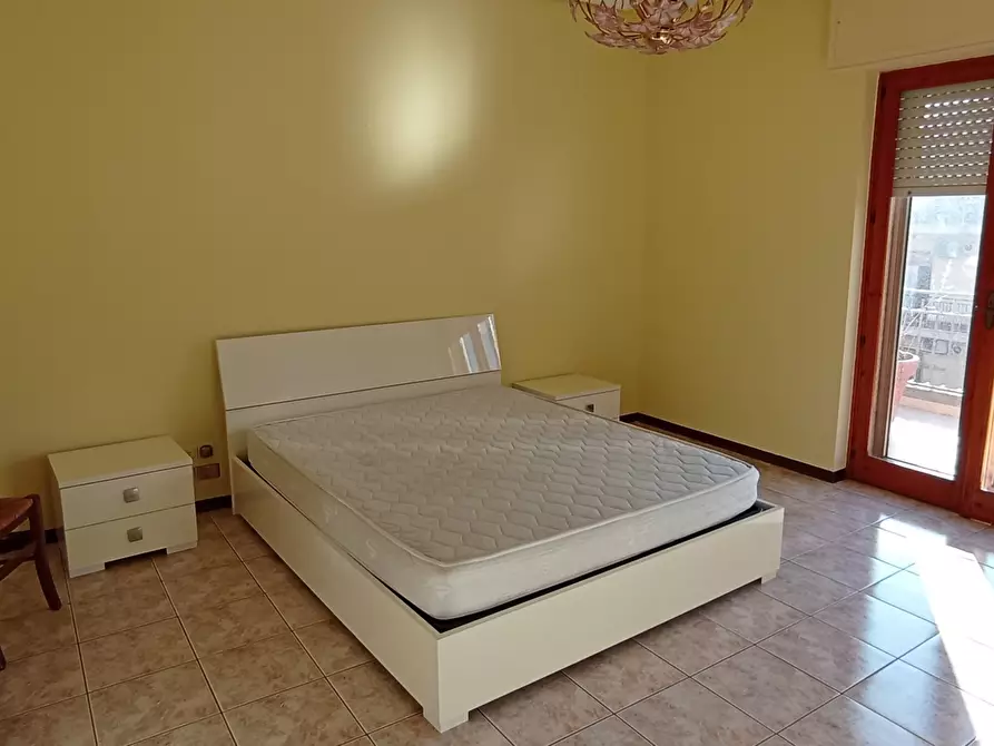 Immagine 13 di Pentalocale in affitto  a Ragusa