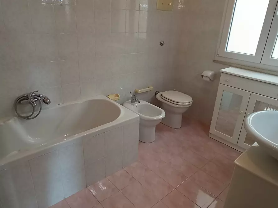 Immagine 10 di Quadrilocale in vendita  a Ragusa