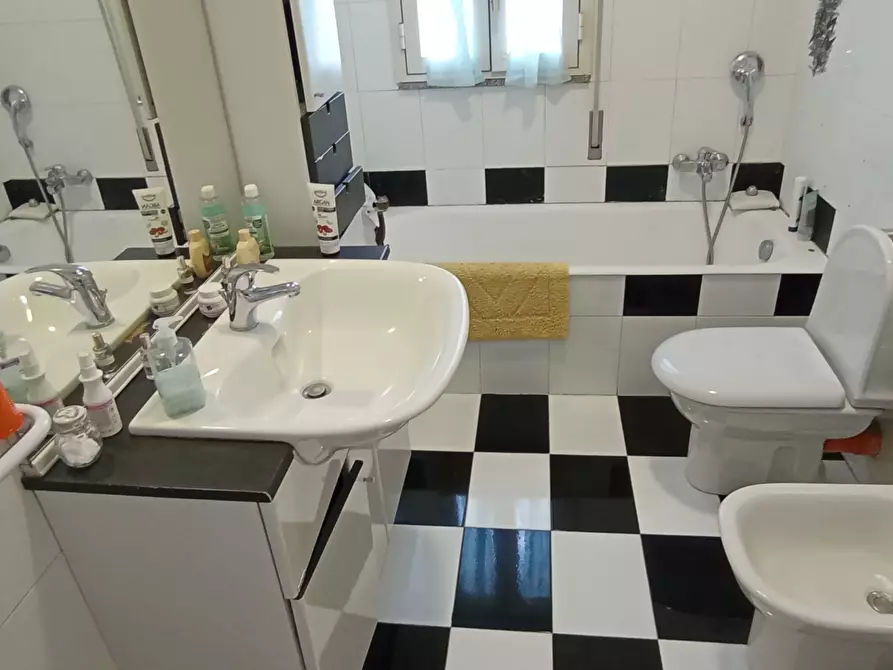 Immagine 7 di Casa indipendente in affitto  a Chiaramonte Gulfi